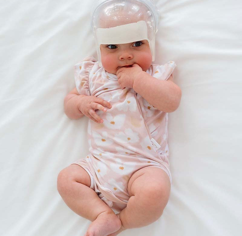 Sweet Lily baby bodysuit with short sleeves crafted in soft Classic Brushed fabric styles.