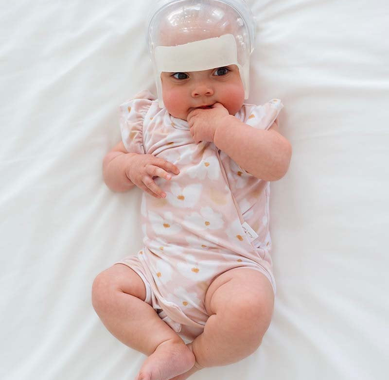 Sweet Lily baby bodysuit with short sleeves crafted in soft Classic Brushed fabric styles.