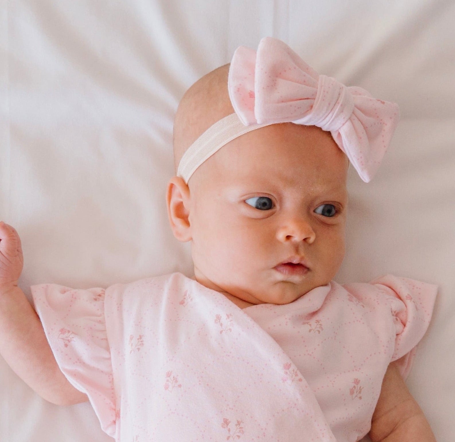 Bamboo cotton baby headband & bow set in dainty dots design.