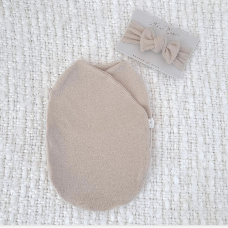 Plush Latte headwrap for babies, featuring a stylish bow detail.