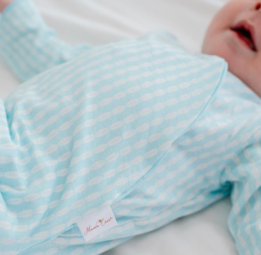 Long-sleeved winged bodysuit for babies in silky modal fabric.