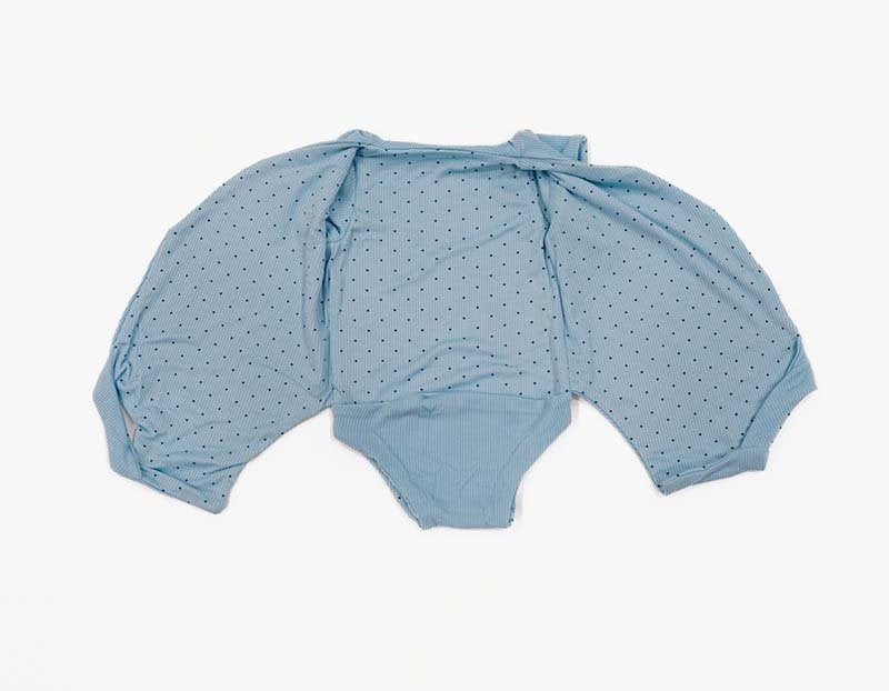 Short sleeved winged bodysuit for babies in silky modal fabric.