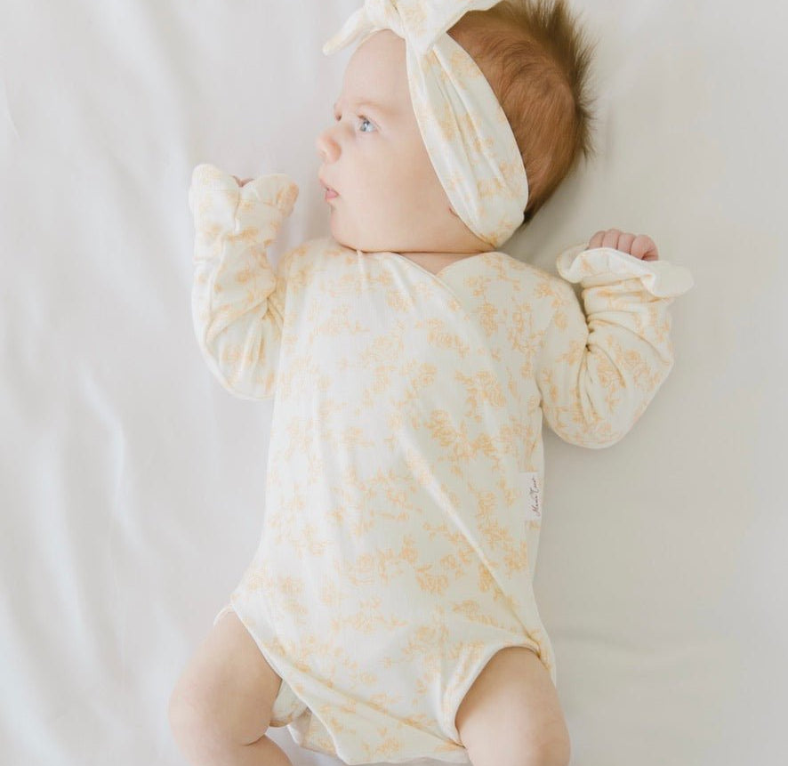 Long sleeved winged bodysuit for babies in silky modal fabric.