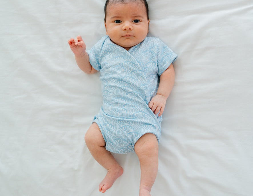 Blue swells design short-sleeve baby onesie in classic brushed fabric.