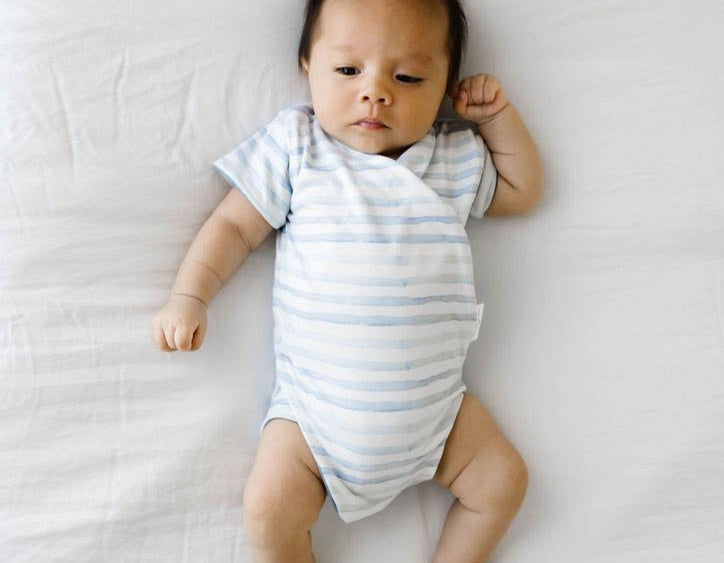 Chambray waves design short-sleeve baby onesie in classic brushed fabric.