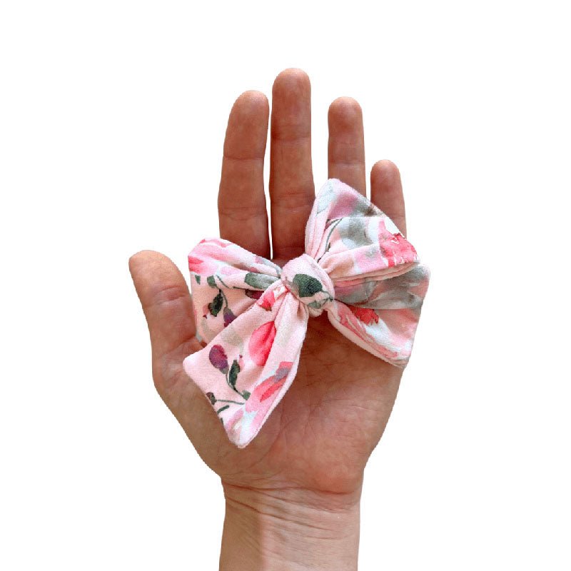 Floral baby bow headband and clip set in the Peachy Rose Fields pattern.