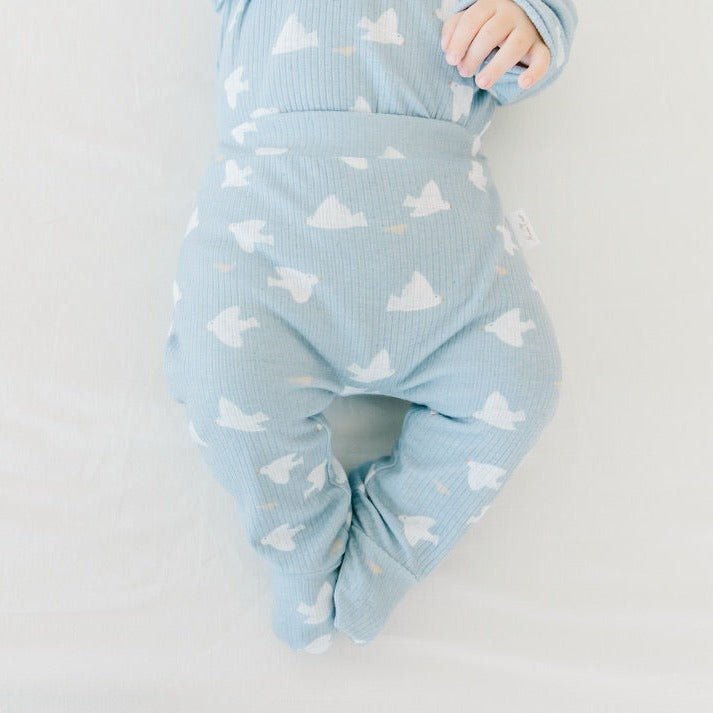 Cozy baby footie pants in bamboo organic cotton fabric with an adorable Cornflour Doves pattern.