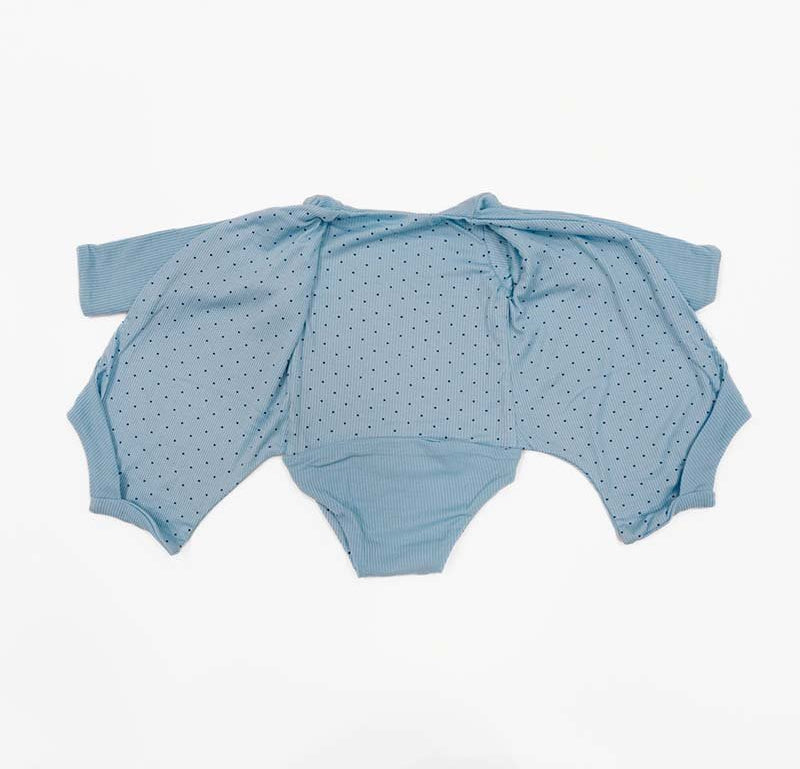 Long-sleeved winged bodysuit for babies in silky modal fabric.