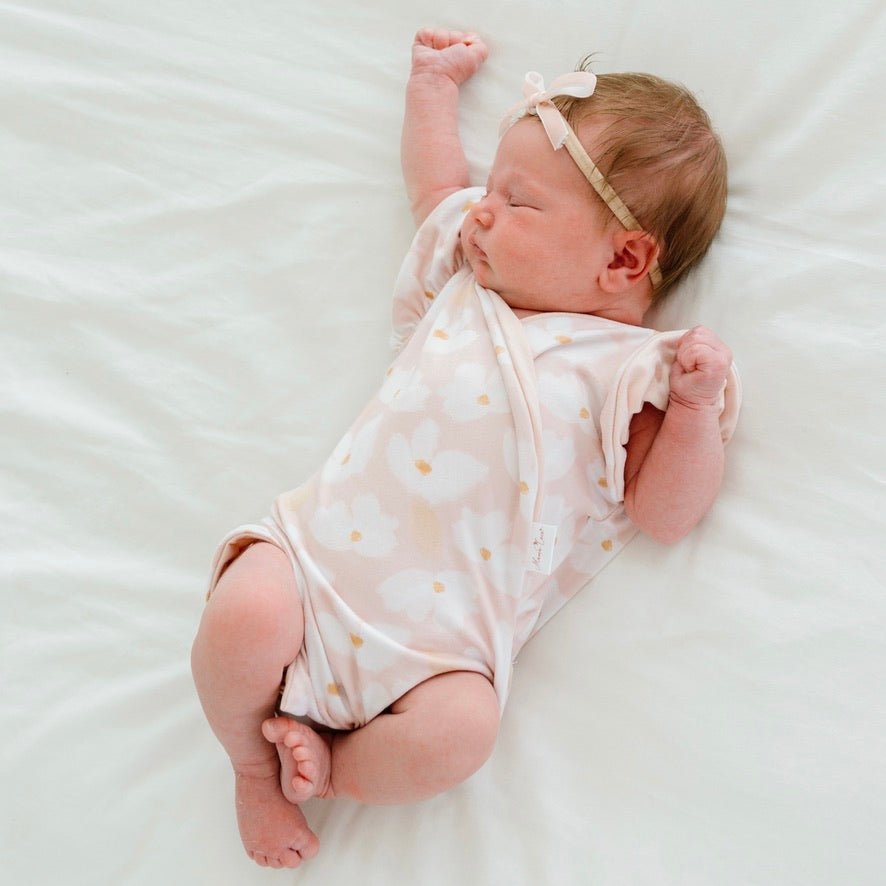 Sweet lily design flutter sleeve baby onesie outfit bundle.