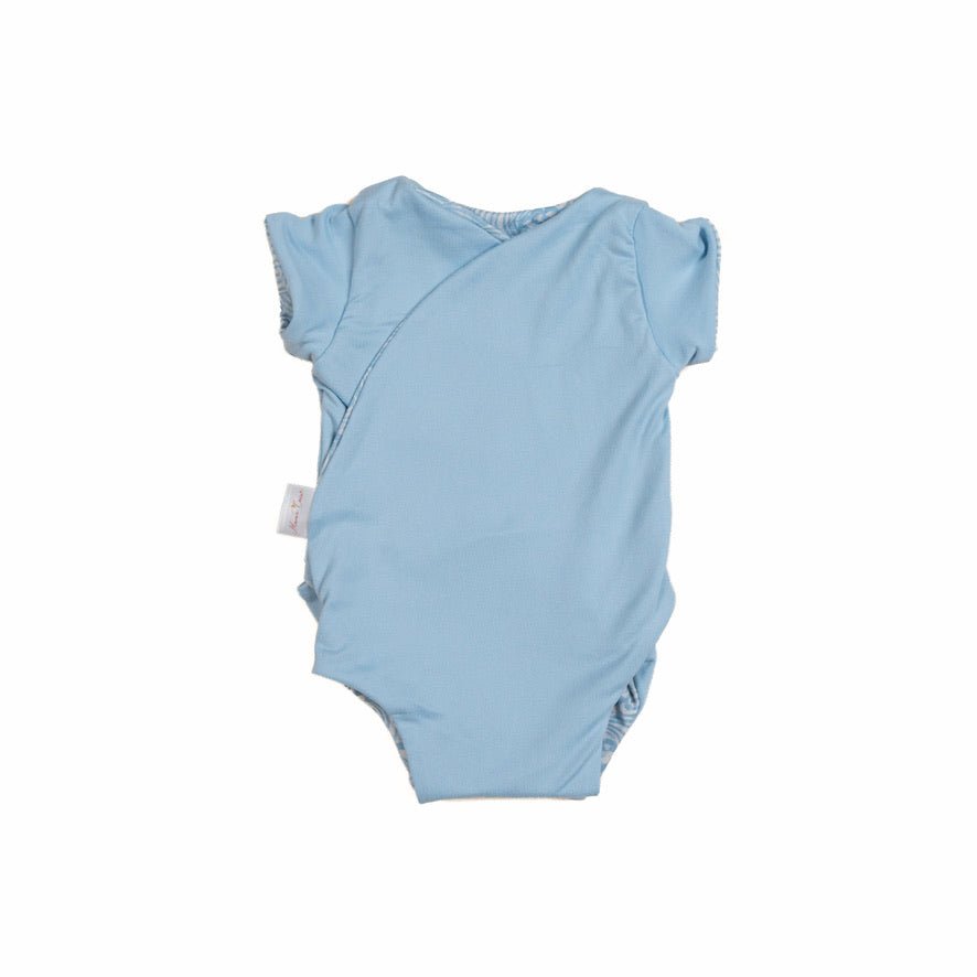 Everyday reversible short-sleeve winged bodysuit with Blue Swells print and classic brushed softness.