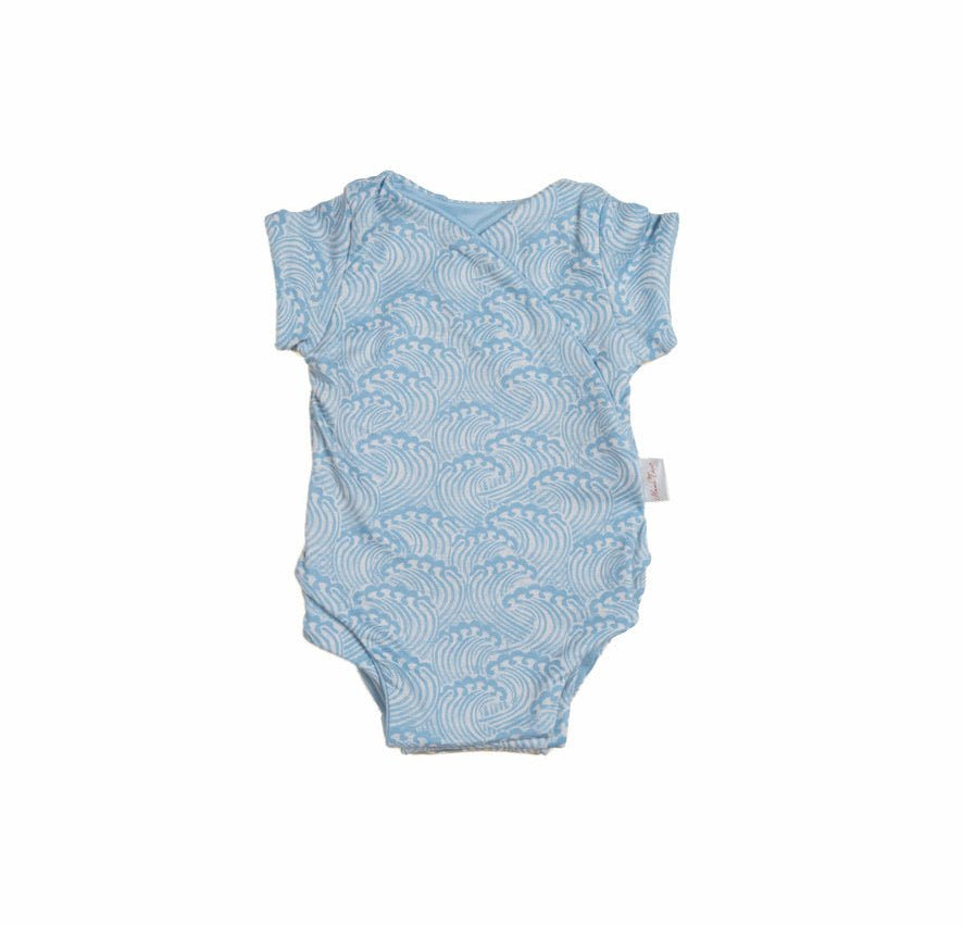 Classic brushed short-sleeve winged bodysuit in Blue Swells for a soft and stretchy outfit.