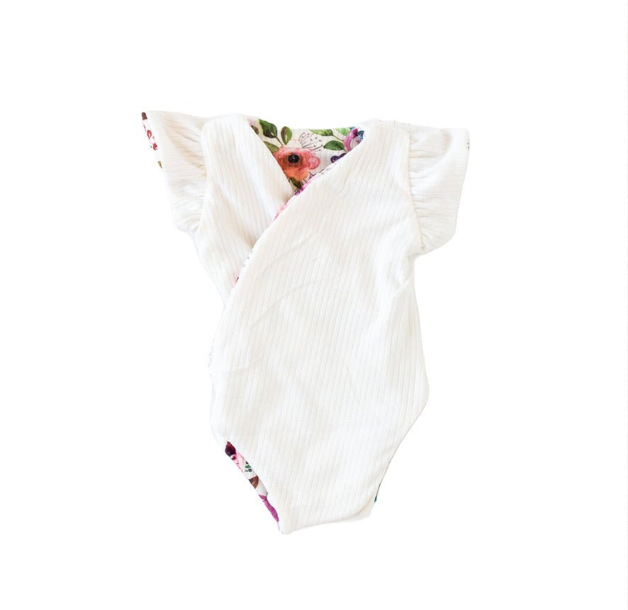 Reversible Ivory Wildflowers short-sleeve baby bodysuit in Classic Brushed fabric styles.