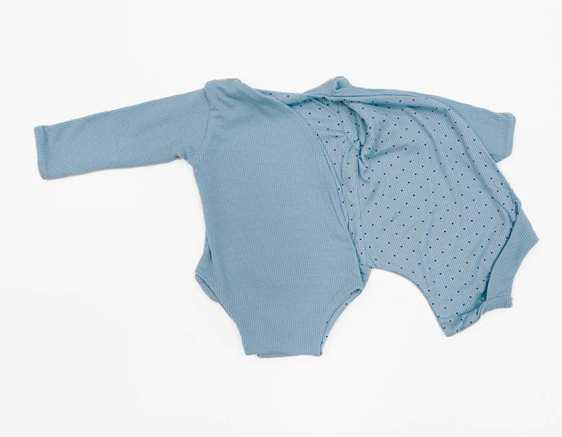 Reversible long sleeved winged bodysuit for babies in silky modal fabric.