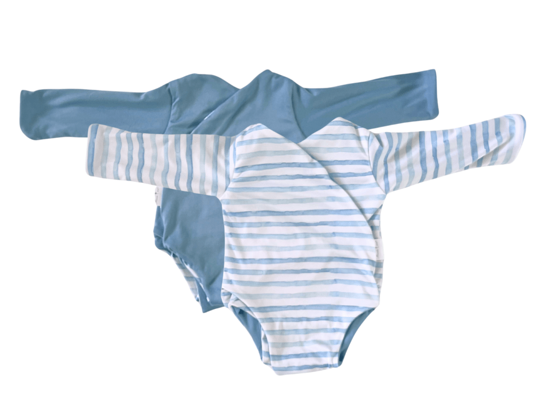 Reversible chambray waves design long-sleeve baby onesie in classic brushed fabric.