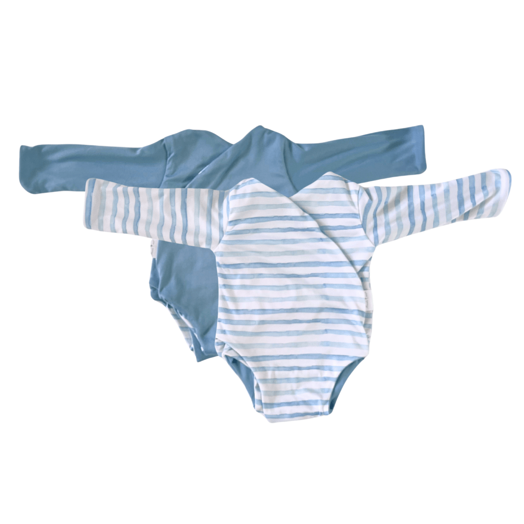 Reversible chambray waves design long-sleeve baby onesie in classic brushed fabric.
