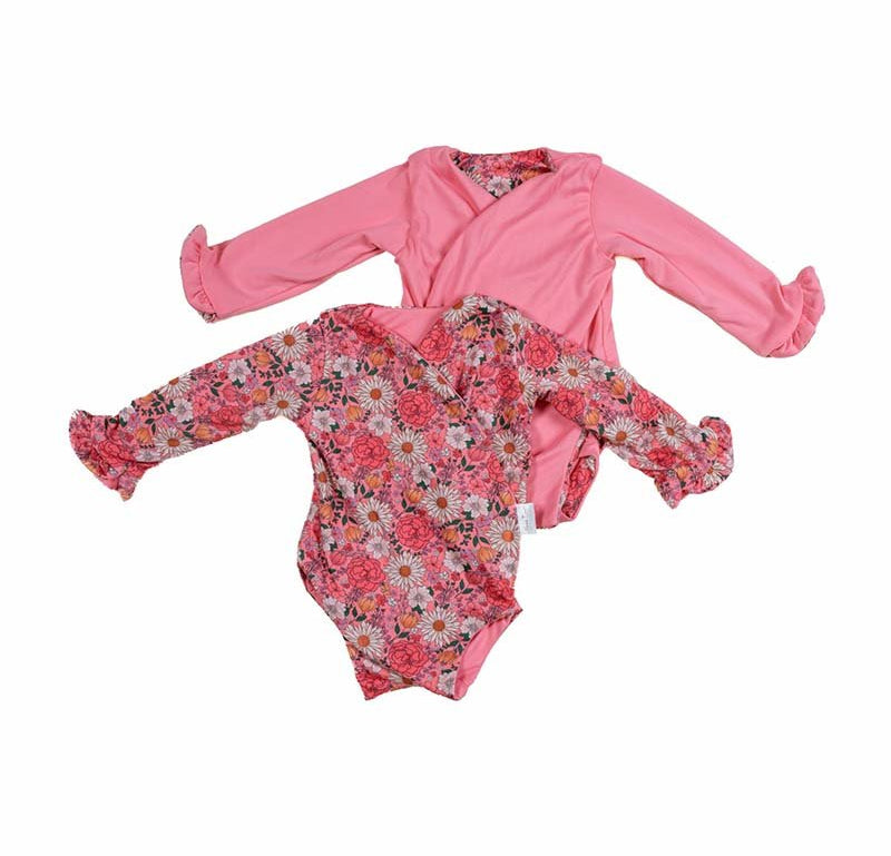Reversible ruffle cuff baby bodysuit with wings in Flower Power design classic brushed fabric for babies.