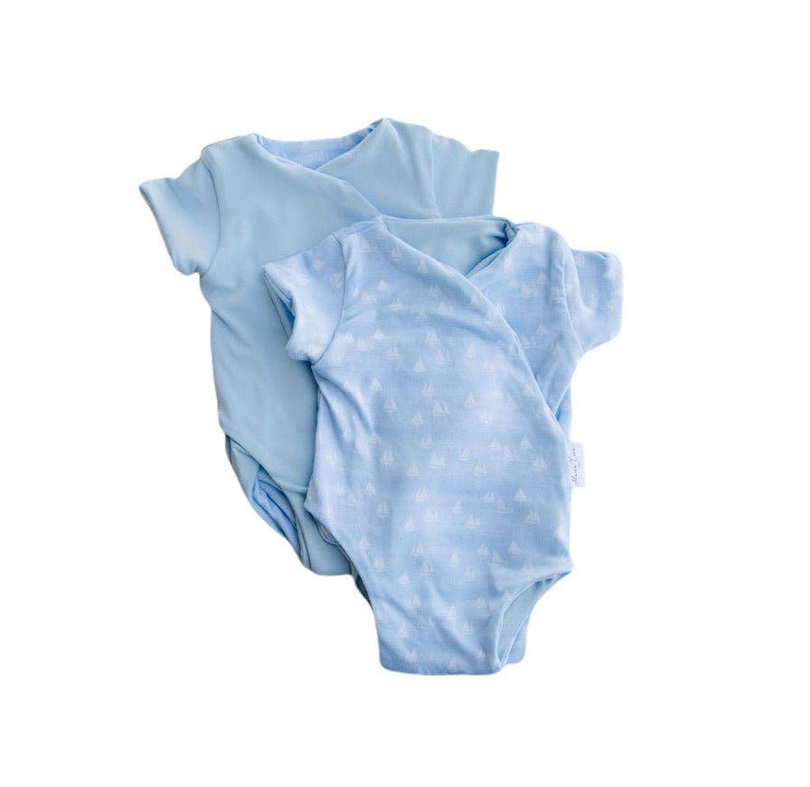 Reversible sailboat shores design short-sleeve baby onesie in classic brushed fabric.