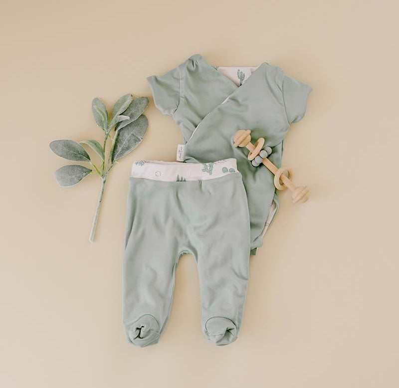 Classic brushed fabric makes this Desert Sunsets reversible short-sleeve winged bodysuit soft and breathable.