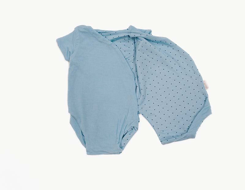Short sleeved reversible winged bodysuit for babies in silky modal fabric.