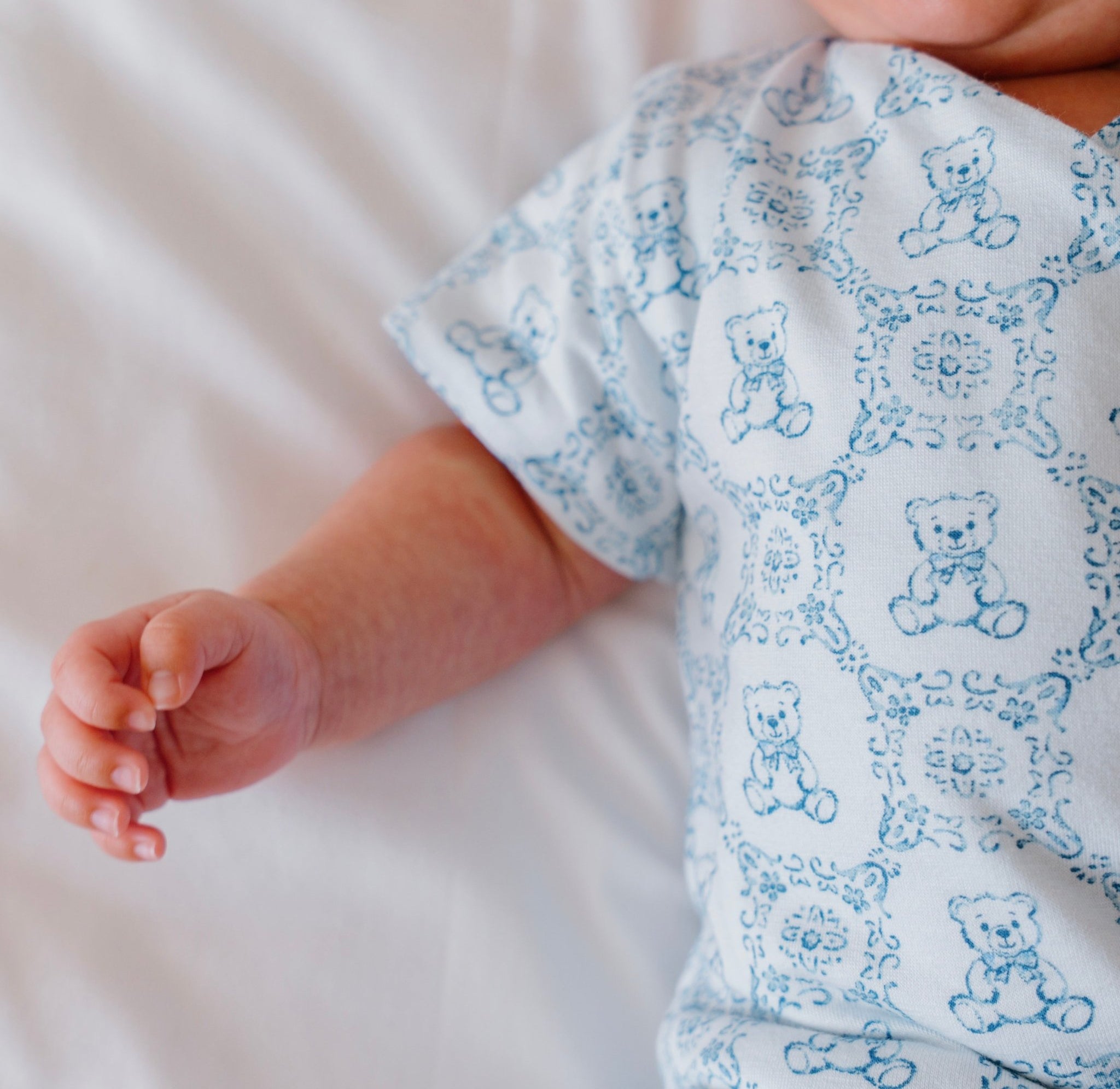 Reversible short-sleeve baby onesie in teddy tiles design.