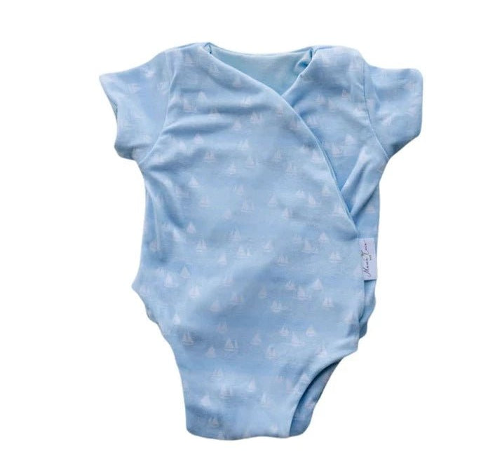 Soft classic brushed short-sleeve winged bodysuit in the Sailboat Shores design for comfortable everyday wear.