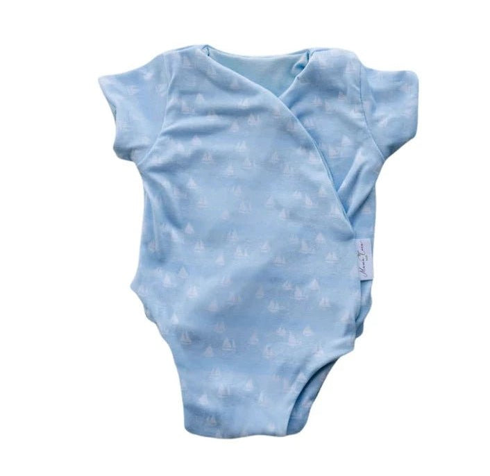 Soft classic brushed short-sleeve winged bodysuit in the Sailboat Shores design for comfortable everyday wear.