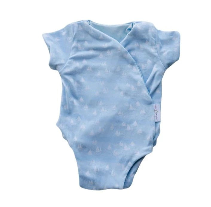 Soft classic brushed short-sleeve winged bodysuit in the Sailboat Shores design for comfortable everyday wear.