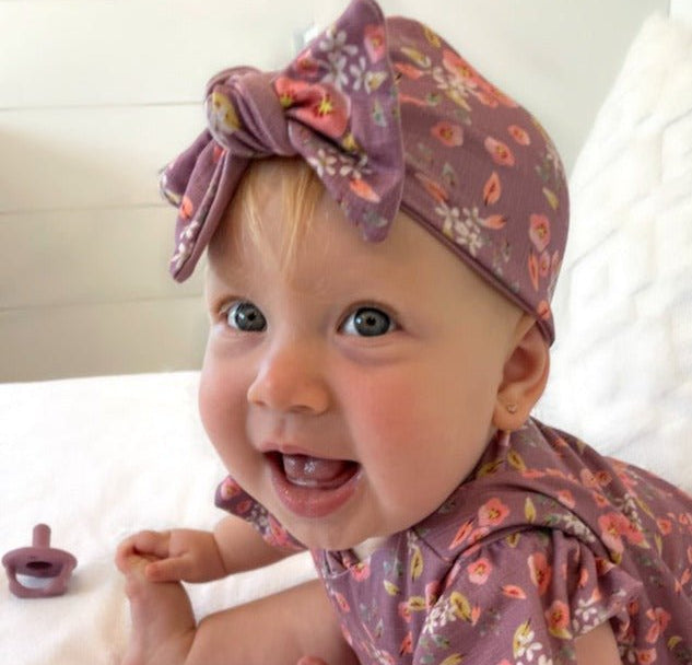 Cozy ruched beanie with bow for babies featuring the gentle Peachy Lilac print.