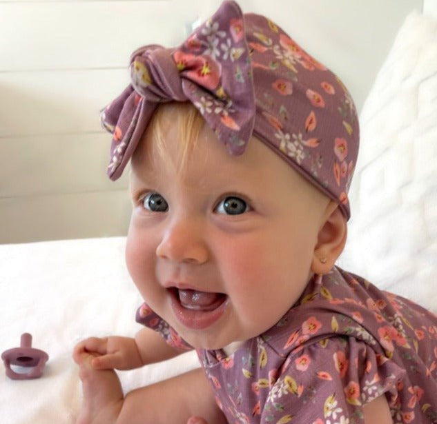 Cozy ruched beanie with bow for babies featuring the gentle Peachy Lilac print.