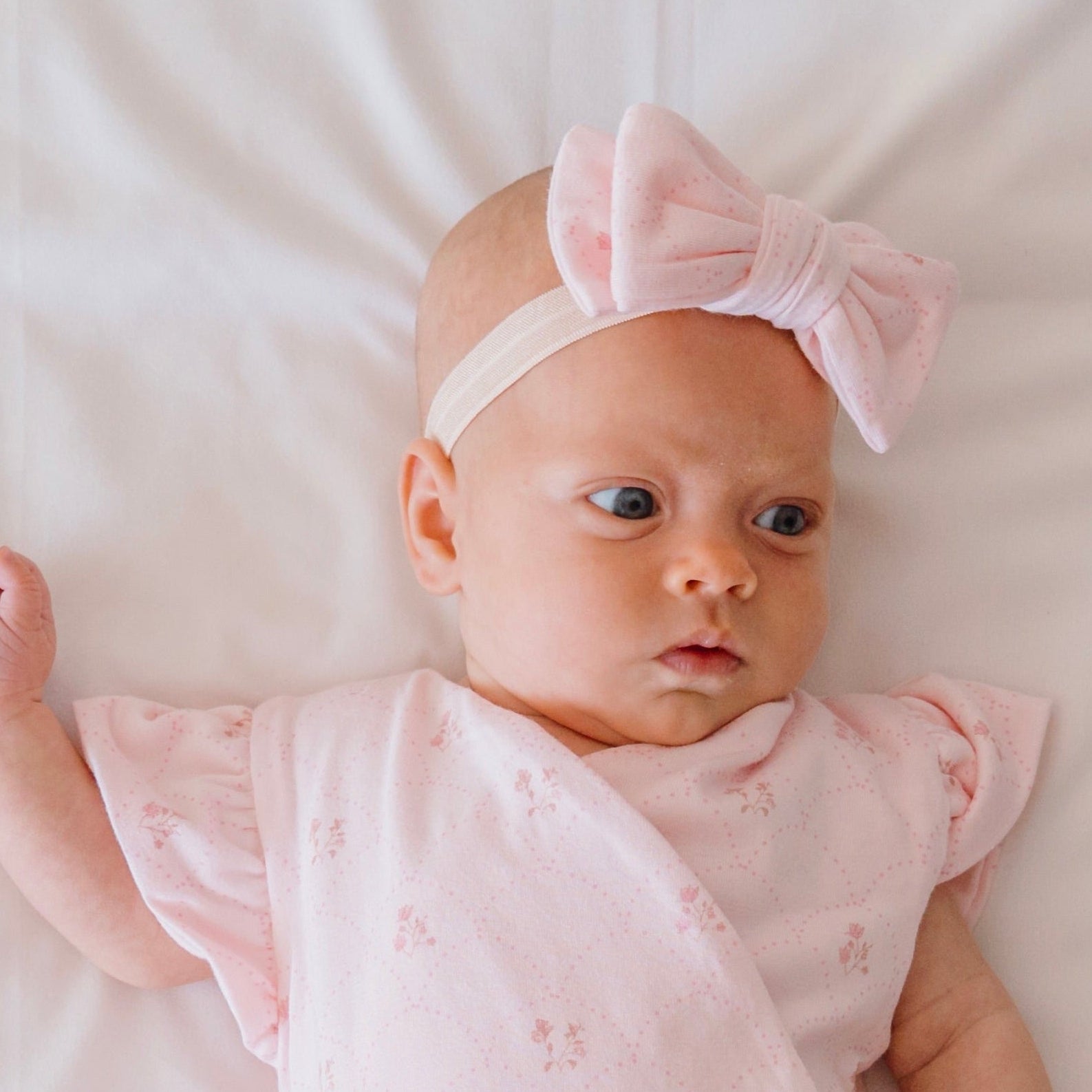 Bamboo cotton baby headband & bow set in dainty dots design.