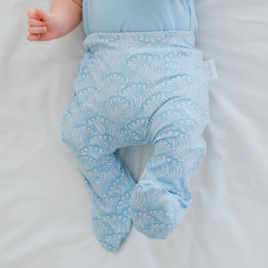 Comfortable baby footie pants made with bamboo organic cotton and finished in the Blue Swells design.