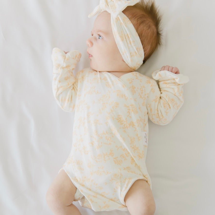 Long sleeved winged bodysuit for babies in silky modal fabric.