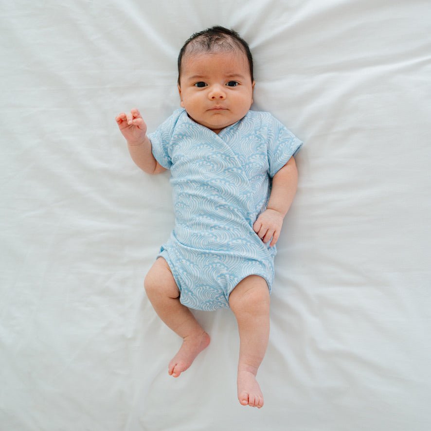 Blue swells design short-sleeve baby onesie in classic brushed fabric.