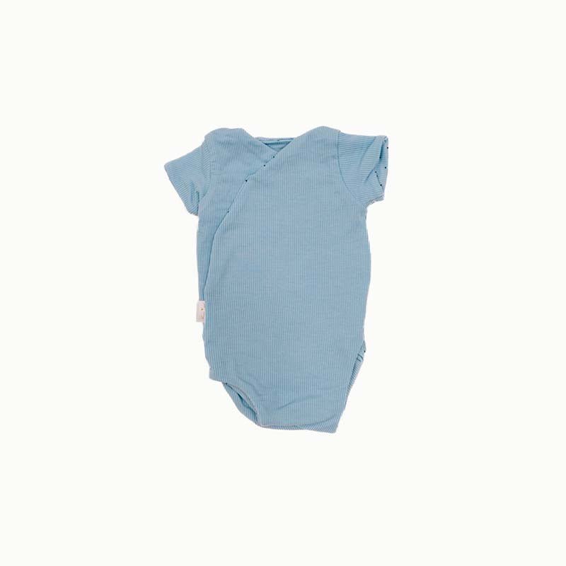 Reversible short sleeved winged bodysuit for babies in silky modal fabric.